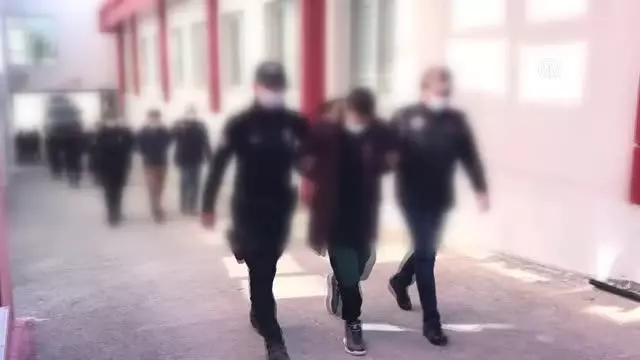 Terör örgütü DEAŞ operasyonunda yakalanan 9 şüpheliden 5'i tutuklandı Terör örgütü DEAŞ operasyonunda yakalanan 9 şüpheliden 5'i tutuklandı