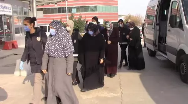 Terör örgütü propagandası iddiasıyla gözaltına alınan 5 kadın serbest bırakıldı Terör örgütü propagandası iddiasıyla gözaltına alınan 5 kadın serbest bırakıldı