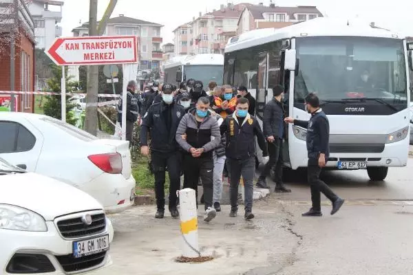 Kocaeli merkezli 4 ilde yasa dışı bahis operasyonunda yakalanan zanlılardan 11'i tutuklandı Kocaeli merkezli 4 ilde yasa dışı bahis operasyonunda yakalanan zanlılardan 11'i tutuklandı