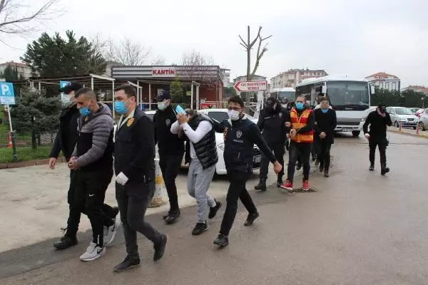 Kocaeli merkezli 4 ilde yasa dışı bahis operasyonunda yakalanan zanlılardan 11'i tutuklandı Kocaeli merkezli 4 ilde yasa dışı bahis operasyonunda yakalanan zanlılardan 11'i tutuklandı