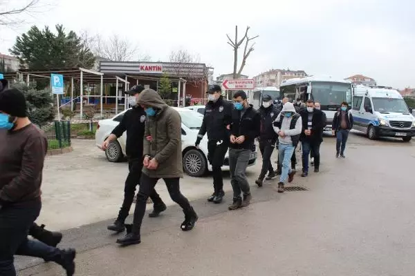Kocaeli merkezli 4 ilde yasa dışı bahis operasyonunda yakalanan zanlılardan 11'i tutuklandı Kocaeli merkezli 4 ilde yasa dışı bahis operasyonunda yakalanan zanlılardan 11'i tutuklandı