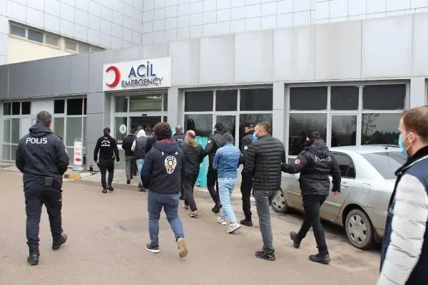 Kocaeli merkezli 4 ilde yasa dışı bahis operasyonunda yakalanan zanlılardan 11'i tutuklandı Kocaeli merkezli 4 ilde yasa dışı bahis operasyonunda yakalanan zanlılardan 11'i tutuklandı