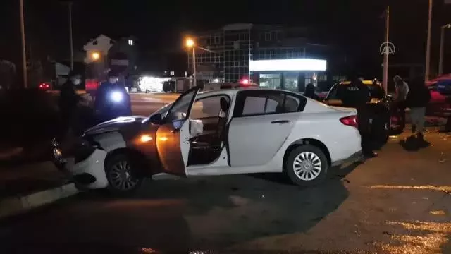 Son Dakika | Zincirleme trafik kazasında 4 kişi yaralandı Son Dakika | Zincirleme trafik kazasında 4 kişi yaralandı