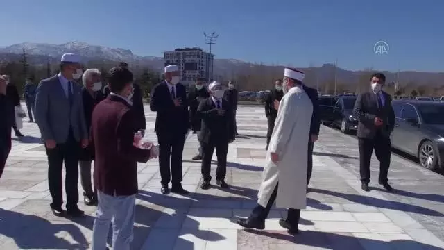 AFYONKARAHİSAR - Diyanet İşleri Başkanı Erbaş, Afyonkarahisar Paşa Camisi'nde hutbe irat etti AFYONKARAHİSAR - Diyanet İşleri Başkanı Erbaş, Afyonkarahisar Paşa Camisi'nde hutbe irat etti
