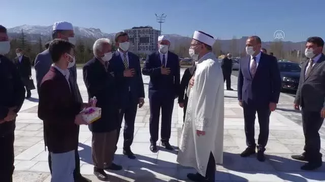 AFYONKARAHİSAR - Diyanet İşleri Başkanı Erbaş, Afyonkarahisar Paşa Camisi'nde hutbe irat etti AFYONKARAHİSAR - Diyanet İşleri Başkanı Erbaş, Afyonkarahisar Paşa Camisi'nde hutbe irat etti