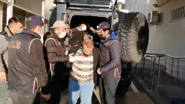 Ankara'da DEAŞ'ın hücre evine operasyon: 7 gözaltı (2)- Yeniden Ankara'da DEAŞ'ın hücre evine operasyon: 7 gözaltı (2)- Yeniden