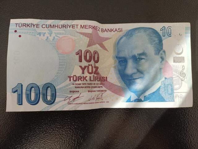 Ardahanlı berber, hatalı basım 100 TL'sini 100 bin TL'den satışa sundu Ardahanlı berber, hatalı basım 100 TL'sini 100 bin TL'den satışa sundu