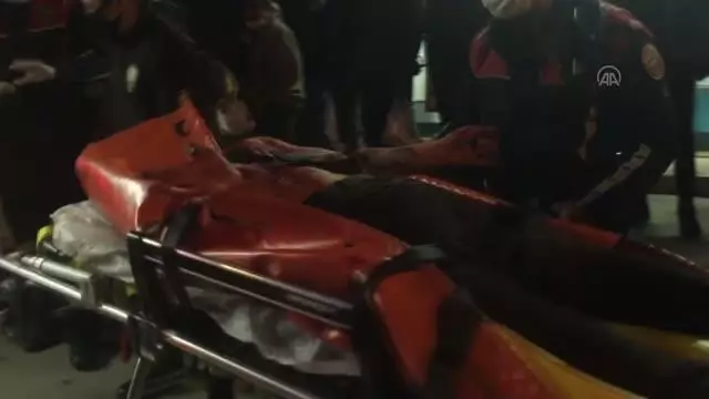 Arkadaşlar arasında çıkan kavgada 2 kişi bıçakla yaralandı Arkadaşlar arasında çıkan kavgada 2 kişi bıçakla yaralandı