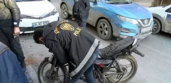 Ataşehir'de polis motosiklet tamirhanelerine denetim