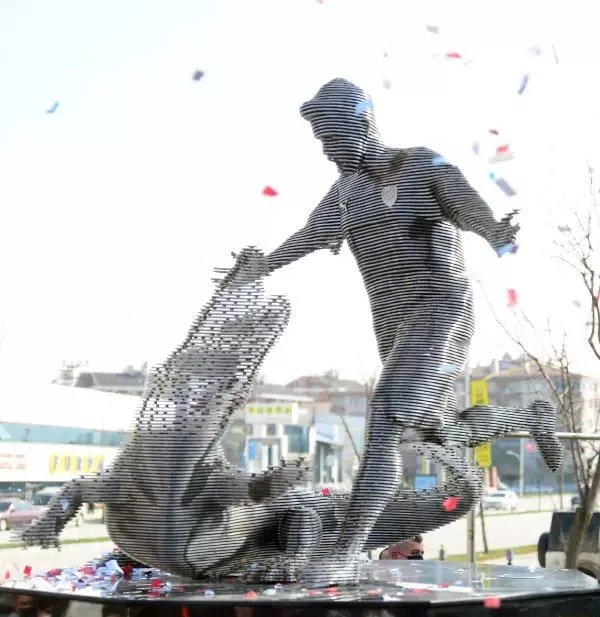 Batalla heykelinin açılışı gerçekleşti Batalla heykelinin açılışı gerçekleşti