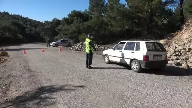 Çanakkale'de Kovid-19 tedbirleri kapsamında bir köy daha karantinaya alındı Çanakkale'de Kovid-19 tedbirleri kapsamında bir köy daha karantinaya alındı