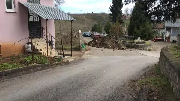 Cenazede 22 kişiye virüs bulaştırdı; mahalle ikinci kez karantinaya alındı (2) Cenazede 22 kişiye virüs bulaştırdı; mahalle ikinci kez karantinaya alındı (2)