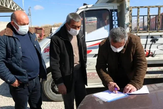 Develi'de ihtiyaç sahiplerine patates dağıtımına başlandı Develi'de ihtiyaç sahiplerine patates dağıtımına başlandı