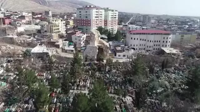 DİYARBAKIR - Akademisyenler önemli şahsiyetlere ait mezarların izini sürecek DİYARBAKIR - Akademisyenler önemli şahsiyetlere ait mezarların izini sürecek