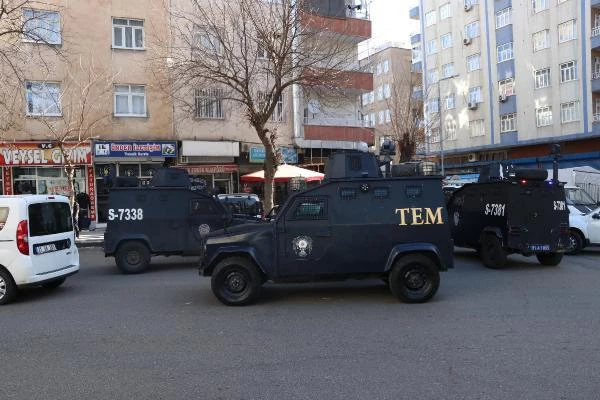 Diyarbakır'da kuyumcu ve berber, silahlı saldırıda yaralandı