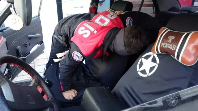 Son dakika haber! 'Dur' ihtarına uymayıp polise ateş eden sürücü, emniyeti alarma geçirdi Son dakika haber! 'Dur' ihtarına uymayıp polise ateş eden sürücü, emniyeti alarma geçirdi