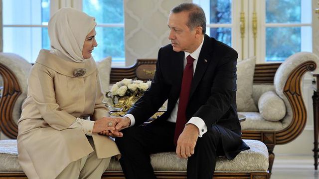 Emine Erdoğan, Cumhurbaşkanı Erdoğan'ın doğum gününü el ele fotoğrafları ile kutladı: İyi ki doğdun