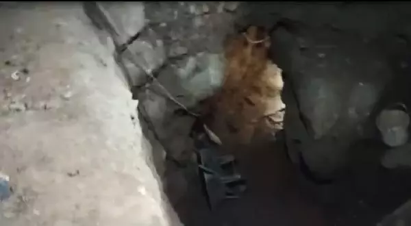 Evde kaçak kazı yapan 7 kişiye suçüstü Evde kaçak kazı yapan 7 kişiye suçüstü