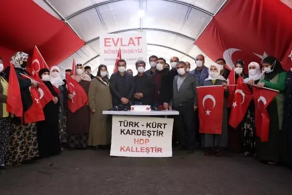 Evlat nöbetinde aile sayısı 208 oldu; Cumhurbaşkanı Erdoğan'ın doğum günü kutlandı