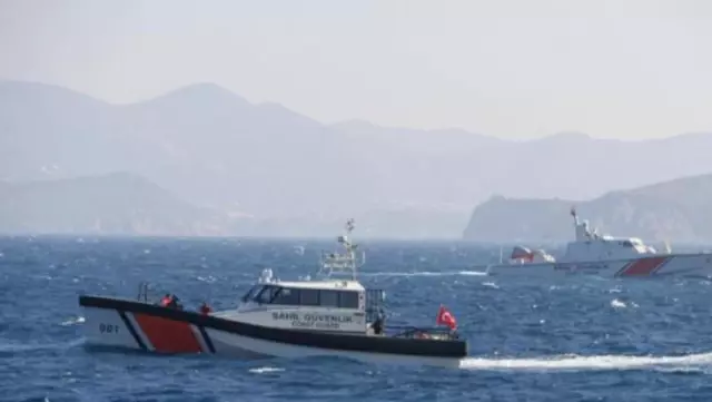 Gökçeada'da içinde 5 kişinin bulunduğu tekne alabora oldu: 1 kişi öldü, 2 rütbeli asker kayıp Gökçeada'da içinde 5 kişinin bulunduğu tekne alabora oldu: 1 kişi öldü, 2 rütbeli asker kayıp
