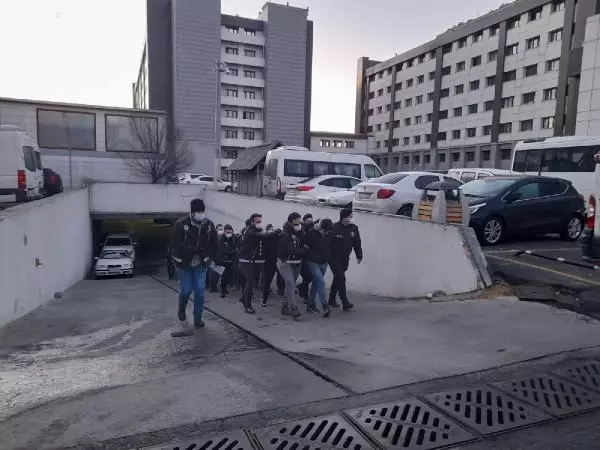 İSTANBUL MERKEZLİ 4 İLDE DÜZENLENEN UYUŞTURUCU OPERASYONUNDA GÖZALTINA ALINAN 34 ŞÜPHELİ ADLİYEYE SEVK EDİLDİ İSTANBUL MERKEZLİ 4 İLDE DÜZENLENEN UYUŞTURUCU OPERASYONUNDA GÖZALTINA ALINAN 34 ŞÜPHELİ ADLİYEYE SEVK EDİLDİ