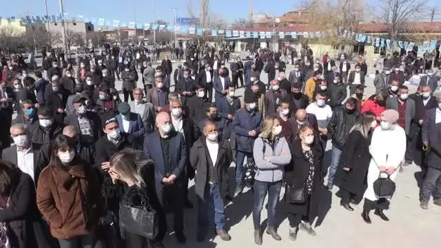 İYİ Parti Genel Başkan Yardımcısı Koray Aydın çiftçilerle buluştu İYİ Parti Genel Başkan Yardımcısı Koray Aydın çiftçilerle buluştu