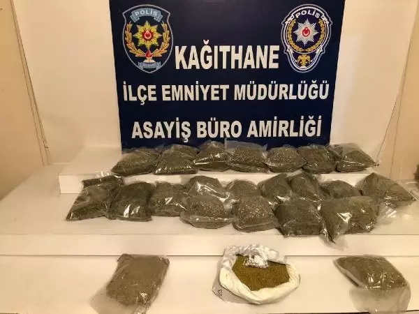 Kağıthane'de dört ayrı operasyonda 87 kilo uyuşturucu ele geçirildi Kağıthane'de dört ayrı operasyonda 87 kilo uyuşturucu ele geçirildi