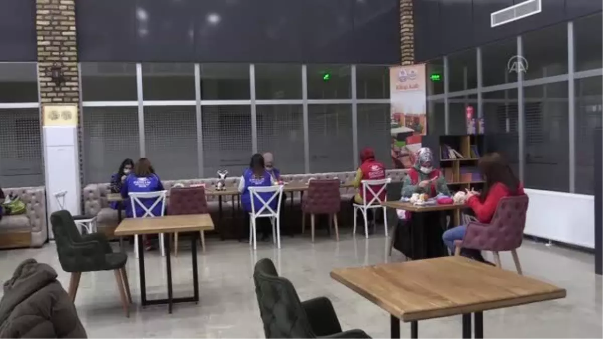 KASTAMONU - Oyuncak bebek ören gençler, kırsaldaki çocukların 'yüzlerindeki tebessüm' oldu