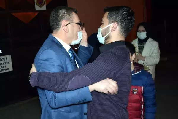 Kızını taciz eden kişiyi öldüren Kadir Işık'ın tahliyesine karar verildi (2) Kızını taciz eden kişiyi öldüren Kadir Işık'ın tahliyesine karar verildi (2)