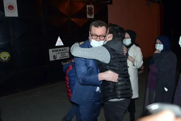 Kızını taciz eden kişiyi öldüren Kadir Işık'ın tahliyesine karar verildi (2) Kızını taciz eden kişiyi öldüren Kadir Işık'ın tahliyesine karar verildi (2)