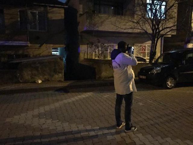 komsulari tarafindan yalniz yasadigi evinde o 5 13956181 o