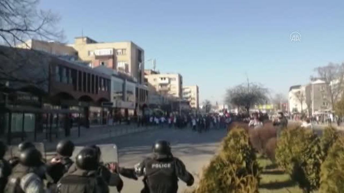 Son dakika! Kuzey Makedonya'da 'Monstrum' davasının kararını protesto edenlerle polis arasında arbede yaşandı