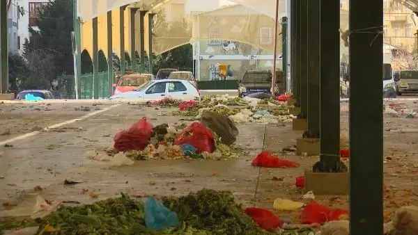 Maltepe'de çöp yığınları artıyor Maltepe'de çöp yığınları artıyor