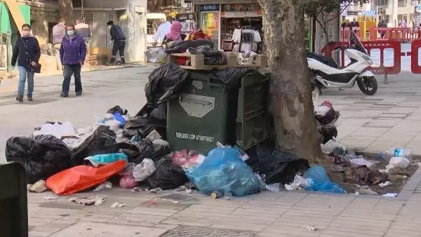 Maltepe'de çöp yığınları artıyor Maltepe'de çöp yığınları artıyor