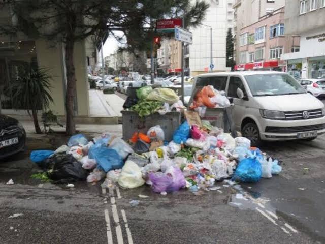 Maltepe'de yükselen çöp yığınlarına İBB neden müdahale etmiyor? Cevap Beyaz Masa'dan geldi