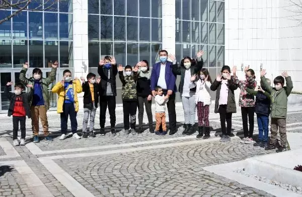 Minikler 'Çok Yaşa Tayyip Dede' şarkısıyla Cumhurbaşkanı Erdoğan'ın doğum gününü kutladı Minikler 'Çok Yaşa Tayyip Dede' şarkısıyla Cumhurbaşkanı Erdoğan'ın doğum gününü kutladı