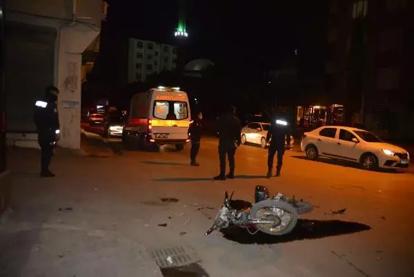 Motosiklete çarpıp kaçan 4 arkadaştan 2'si yakalandı Motosiklete çarpıp kaçan 4 arkadaştan 2'si yakalandı