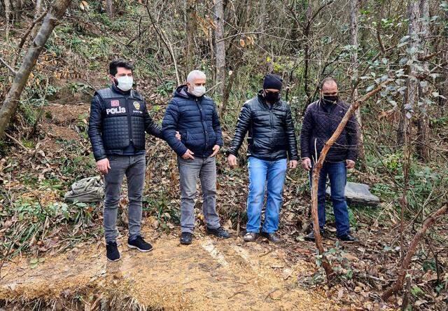 Ormanda çukur kazan definecilerin, oksijensiz kalmamak için kurdukları boru düzeneği pes dedirtti Ormanda çukur kazan definecilerin, oksijensiz kalmamak için kurdukları boru düzeneği pes dedirtti