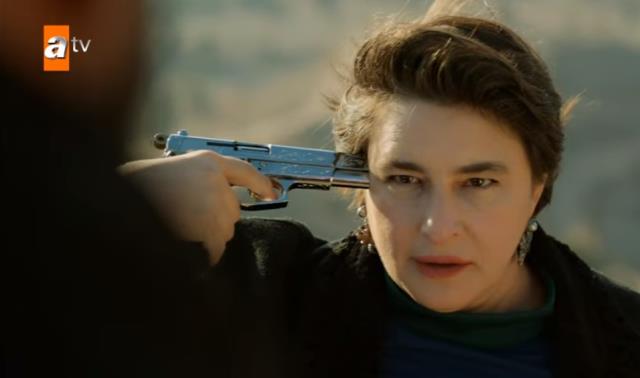 Oyuncu Esra Dermancıoğlu, Bir Zamanlar Çukurova dizisinden ayrıldı