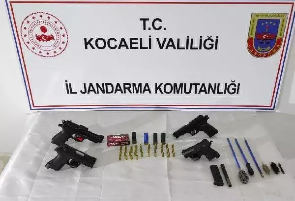Park halindeki otomobili kurşunlayan 2 kişi yakalandı Park halindeki otomobili kurşunlayan 2 kişi yakalandı