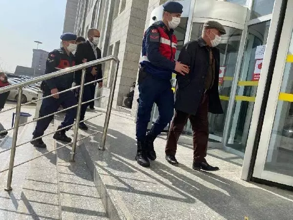 Park halindeki otomobili kurşunlayan 2 kişi yakalandı Park halindeki otomobili kurşunlayan 2 kişi yakalandı