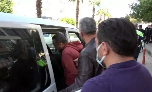 Son dakika haberleri! Polisin 'dur' ihtarına uymadı, ateş edip kaçtı, kovalamacayla yakalandı Son dakika haberleri! Polisin 'dur' ihtarına uymadı, ateş edip kaçtı, kovalamacayla yakalandı
