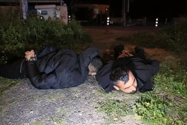 Polisin 'dur' ihtarına uymayıp kaçtı, kaza yapıp yakalanınca 'Allah'ın takdiri ne diyelim' dedi Polisin 'dur' ihtarına uymayıp kaçtı, kaza yapıp yakalanınca 'Allah'ın takdiri ne diyelim' dedi