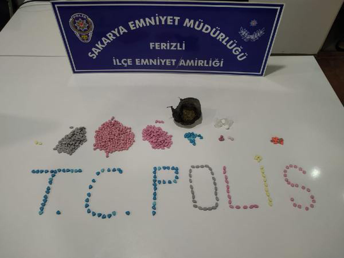 Son dakika haberleri: Polisten kaçmaya çalışan 2 kişinin bulunduğu otomobilden uyuşturucu çıktı