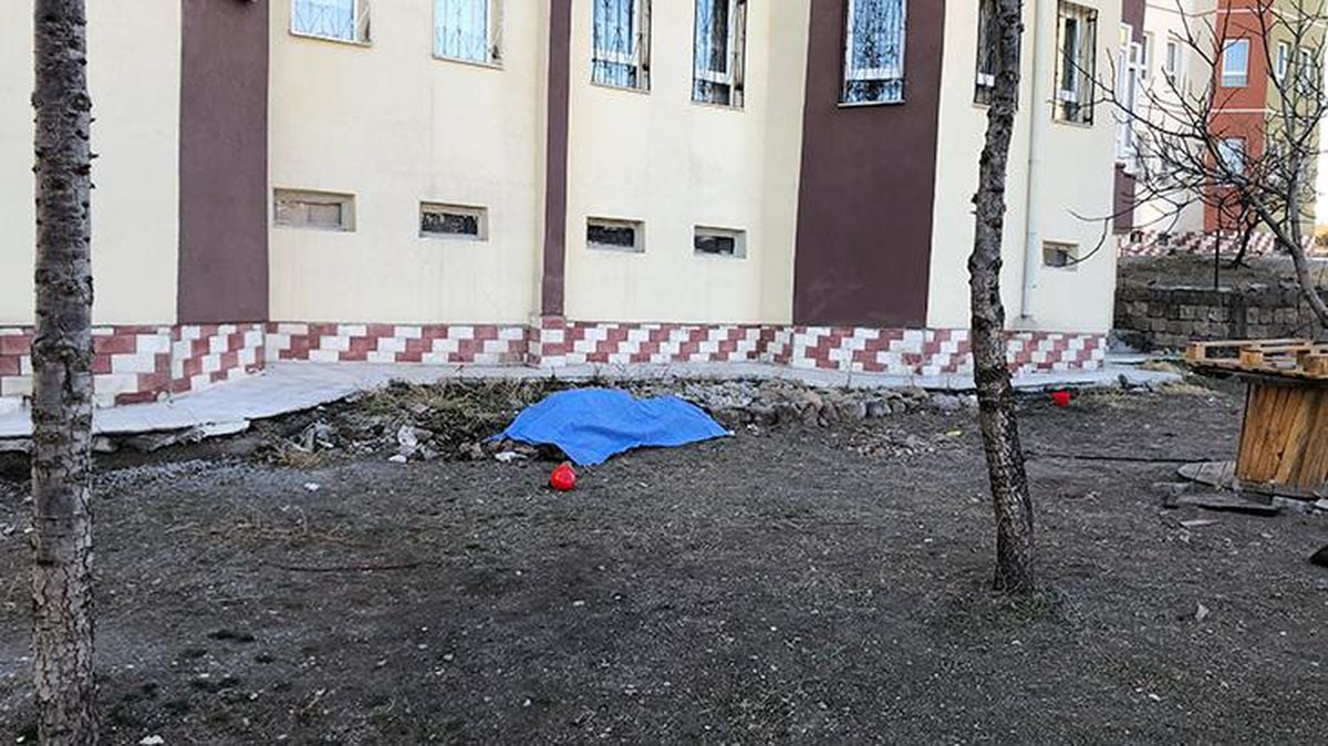 Psikolojik sorunları olan vatandaş, 5. kattan atlayarak yaşamına son verdi