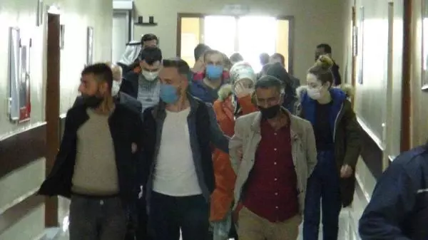 Şanlıurfa'da aranan kişilere yönelik operasyon: 44 gözaltı Şanlıurfa'da aranan kişilere yönelik operasyon: 44 gözaltı