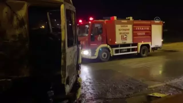 Seyir halinde alev alan tır kullanılamaz hale geldi Seyir halinde alev alan tır kullanılamaz hale geldi