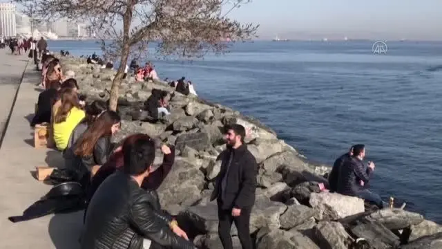 Güneşli havayı fırsat bilenler sahil ve parklarda vakit geçirdi Güneşli havayı fırsat bilenler sahil ve parklarda vakit geçirdi