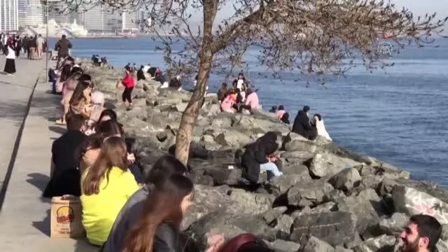 Güneşli havayı fırsat bilenler sahil ve parklarda vakit geçirdi Güneşli havayı fırsat bilenler sahil ve parklarda vakit geçirdi