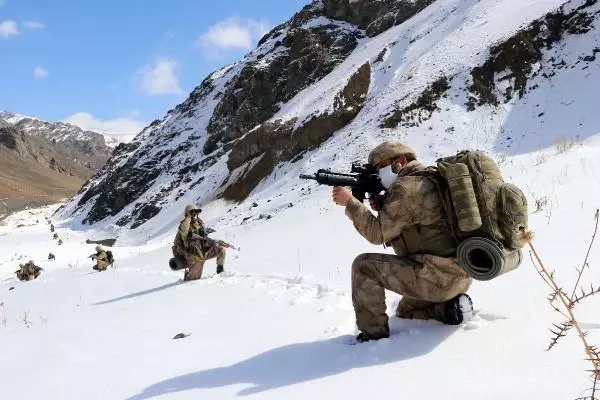 Teröristlerin korkulu rüyası; 'Şimşekler Taburu' Teröristlerin korkulu rüyası; 'Şimşekler Taburu'